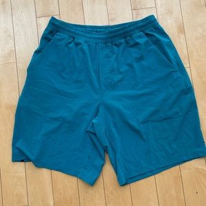 Lululemon mens L Pace Breaker 9” lined short in green